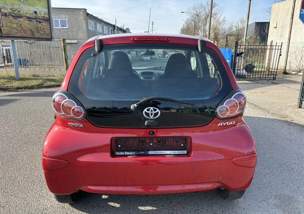 Toyota Aygo cena 15900 przebieg: 196000, rok produkcji 2011 z Szczecin małe 301